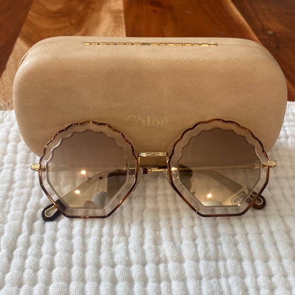 Chloe Accessories - Chloe flower sunglasses